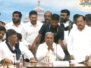 Siddaramaiah Resigns : कर्नाटकाचे काँग्रेस सरकारचे मुख्यमंत्री सिद्धरामय्या यांचे त्यागपत्र