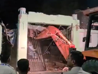 Ulwe Raigad Bulldozer Action : उलवे (जिल्हा रायगड) येथील अवैध मशीद प्रशासनाने पाडली !