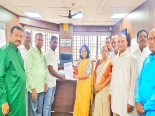 ‘महाराष्ट्र देवस्थान इनाम निर्मूलन प्रारूप अधिनियम, २०२६’ कायदा रहित करा ! – महाराष्ट्र मंदिर महासंघाचे सोलापूर जिल्हाधिकार्‍यांना निवेदन