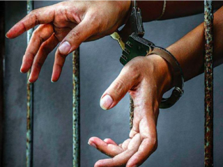 चंद्रपूर येथे स्वतःच्या २ मुलांची विक्री करणार्‍या आईला अटक !