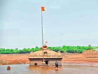 धरणाच्या पाणी पातळीत घट झाल्याने वर्षभर पाण्याखाली असणार्‍या कांबरेश्वरच्या मंदिराचे दर्शन !