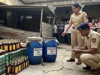 नागपूर येथे ५० देशी दारूच्या अड्डयांवर पोलिसांच्या धाडी !