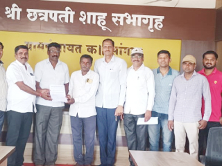 कसबा सांगाव (जिल्हा कोल्हापूर) येथील धार्मिक स्थळांच्या परिसरात असलेली मांसाहाराची दुकाने बंद करा ! – सकल हिंदु समाजाचे निवेदन