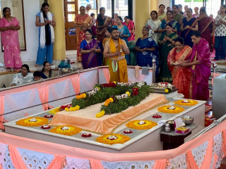 कांदळी (जिल्हा पुणे) येथील प.पू. भक्तराज महाराज यांच्या आश्रमात पवमान अभिषेक !