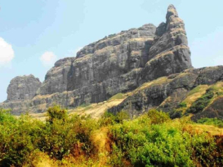 मलंगगडाची मागणी पूर्ण करण्याचे मुख्यमंत्र्यांचे आश्वासन !