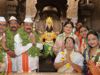 श्री विठ्ठल-रुक्मिणीमातेच्या चंदनउटी पूजेची सांगता !
