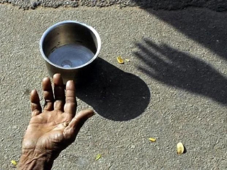 भिकार्‍याला पैसे देणे हा गुन्हा ! – उच्च न्यायालयाचे गोवा खंडपीठ