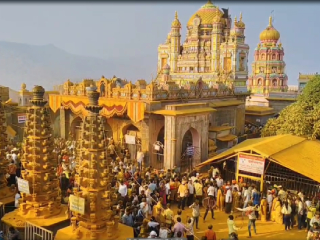 सोमवती अमावास्येच्या भाविकांसाठी सजला जेजुरीतील ‘श्री खंडोबा गड’ !