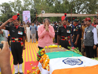 हुतात्मा विक्रम चव्हाण यांच्यावर शासकीय पद्धतीने अंत्यसंस्कार !