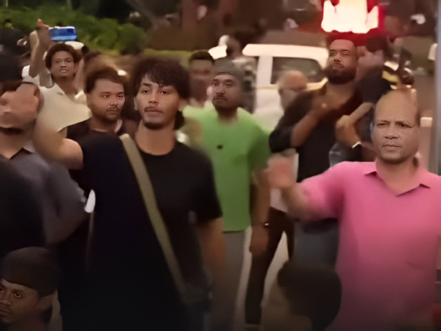 मुंबई विमानतळ परिसरात शिया समाजातील सदस्यांकडून मातम !