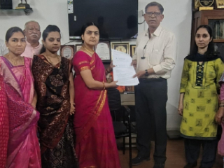 महात्मा फुले वाड्यापुढील वटवृक्ष पूजनावर बंदी घालणारा पुरातत्व विभागाचा ‘तुघलकी’ निर्णय त्वरित रहित करा !