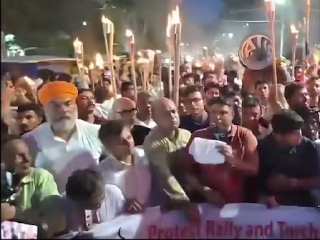 Dhaka Hindu Protest : हिंदूंनी ढाक्यामध्ये काढला विशाल मशाल मोर्चा !