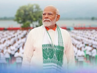 योग शरिराला वयाच्या ४० व्या वर्षी २० व्या वर्षापेक्षा अधिक लवचिक करण्यासाठी साहाय्यभूत ! : PM Narendra Modi