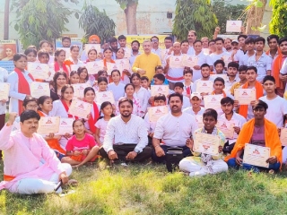 वाराणसी आणि गाझीपूर (उत्तरप्रदेश) येथे हिंदु जनजागृती समिती आयोजित ‘हर घर योद्धा’ अभियान !