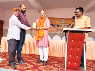 हिंदु जनजागृती समितीचे शंभू गवारे आणि सनातन संस्थेच्या बबिता गांगुली यांना ‘मातृभूमी सन्मान’ पुरस्कार प्रदान !