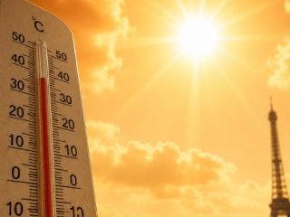 Europe Heatwaves : युरोपमध्ये उष्णतेची लाट : तापमान ४० अंश सेल्सिअसपेक्षा अधिक