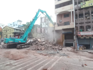 आषाढी पायी वारी पालखी सोहळ्यासाठी भवानी पेठेतील (पुणे) जागा कह्यात घेऊन इमारतीचे पाडकाम अंतिम टप्प्यात !