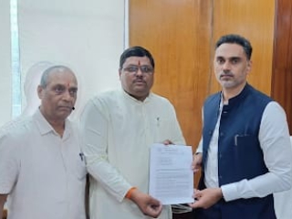 मुंबई लोकलमधील धर्मांतर आणि भोंदूगिरी यांचे छुपे संकट रोखण्यासाठी विशेष नियमावली सिद्ध करणार !