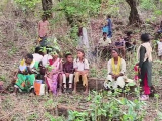 Chhattisgarh Tribal Christians : नारायणपूर (छत्तीसगड) येथील गावात ख्रिस्ती धर्म स्वीकारलेल्या आदिवासींना गावकर्‍यांनी गावाबाहेर काढले !