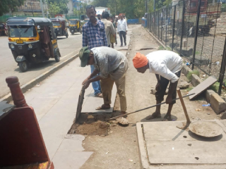 तुर्भे रेल्वेस्थानकाजवळील पदपथांच्या सुधारणेचे काम चालू !