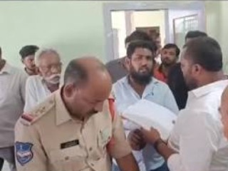निजामाबाद (तेलंगाणा) येथील शाळेत हिंदु विद्यार्थ्यांना उर्दू आणि कलमा शिकवण्याचा विरोध