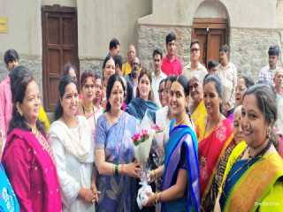 पुण्यातील महात्मा फुले वाड्यात वटपौर्णिमा उत्साहात साजरी !