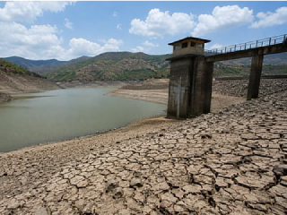 पावसाचा जोर अल्प असल्याने धरणातील पाणीसाठा गतवर्षीच्या तुलतेन अल्पच