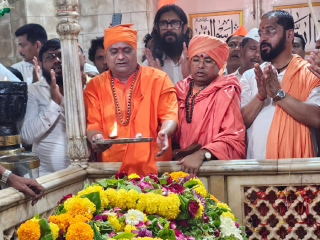 वटपौर्णिमेनिमित्त ठाणे जिल्ह्यातील श्री मलंगगडावर मलंगनाथांच्या समाधीची भक्तीभावाने आरती !