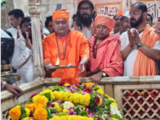 वटपौर्णिमेनिमित्त ठाणे जिल्ह्यातील श्री मलंगगडावर मलंगनाथांच्या समाधीची भक्तीभावाने आरती !