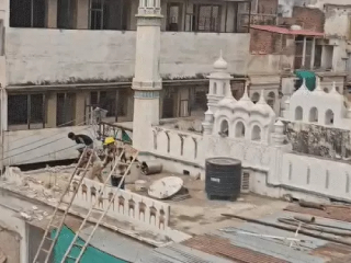 Varanasi Masjid Demolition : वाराणसीत दालमंडी रस्ता रुंदीकरण प्रकल्पांतर्गत ५ मशिदी पाडण्यास आरंभ