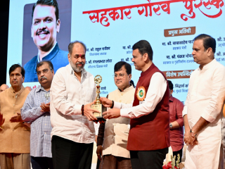 केंद्र आणि राज्य यांच्या धोरणांमुळे सहकार क्षेत्राला नवे बळ ! – देवेंद्र फडणवीस, मुख्यमंत्री