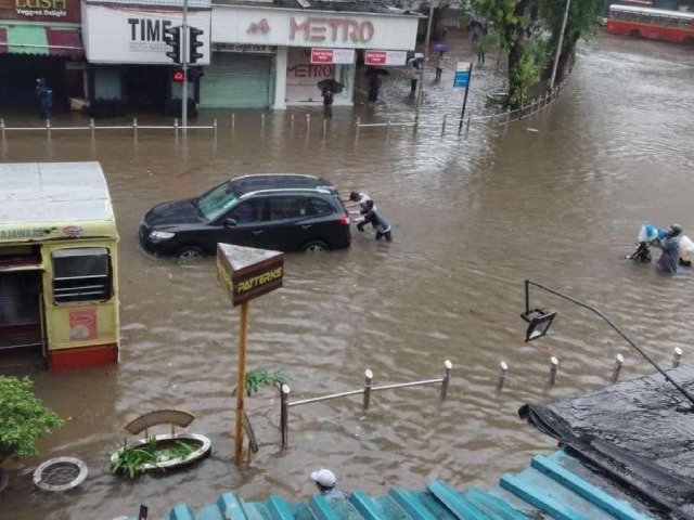 राज्यात मुसळधार पावसामुळे जनजीवन विस्कळीत !