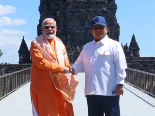 PM Modi Indonesia Visit : पंतप्रधान नरेंद्र मोदी यांनी इस्लामी देश इंडोनेशियातील सर्वांत मोठ्या आणि प्राचीन हिंदु मंदिराला दिली भेट
