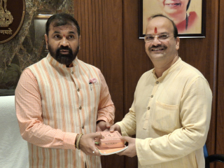 उपसभापती सचिन अहिर यांचे सनातन संस्थेचे प्रवक्ते अभय वर्तक यांच्याकडून अभिनंदन !