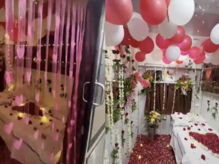 नवविवाहित जोडप्याच्या मधुचंद्रासाठी रेल्वेचा प्रथम श्रेणी कूप सजवला : तिकीट तपासनीस निलंबित !