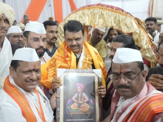 मुख्यमंत्र्यांनी घेतले संतश्रेष्ठ ज्ञानेश्वर माऊलींच्या पादुकांचे दर्शन !
