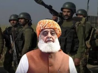 राजकारण करायचे असेल, तर गणवेश उतरवून निवडणुकीत भाग घ्या ! – Maulana Fazlur Rehman