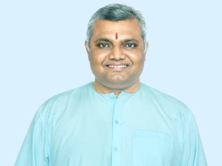 ‘भिऊ नकोस माझ्या बाळा, मी (सच्चिदानंद परब्रह्म डॉ. आठवले) तुझ्या पाठीशीच सदा ।
