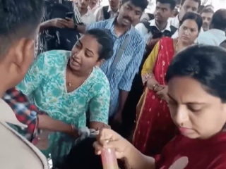 लोकलमधील वातानुकूलन यंत्र १५ मिनिटे बंद; प्रवासी गुदमरले, महिला बेशुद्ध !