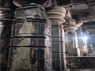 कोल्हापूर येथील श्री महालक्ष्मीदेवी मंदिरात पाण्याची गळती !