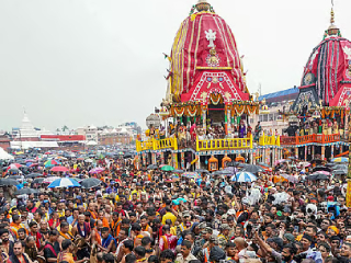 Puri Rath Yatra Stampede : पुरी रथयात्रेत चेंगराचेंगरी : एकाचा मृत्यू, तर १०० हून अधिक भाविक घायाळ