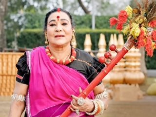 ‘पंडवानी’ या लोककलेच्या सादरीकरणाच्या माध्यमातून समाजात ईश्वरभक्तीचा प्रसार करण्याचे समष्टी सेवाकार्य निरपेक्षभावाने करणार्‍या ६१ टक्के आध्यात्मिक पातळीच्या पद्मविभूषण कै. डॉ. तीजनबाई !