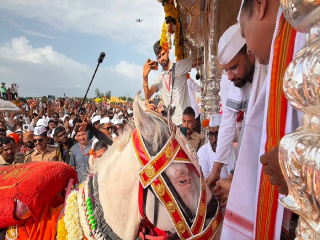 संतश्रेष्ठ ज्ञानेश्वर माऊलींच्या पालखी सोहळ्याचे पहिले उभे रिंगण पार पडले