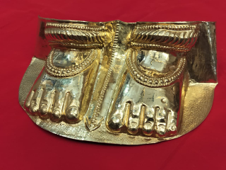 श्री विठ्ठल-रुक्मिणी मंदिरास सुमारे ५६ लाख रुपयांच्या सोन्याच्या पादुका दान !