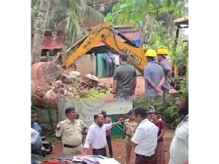 मोरजी येथे दुसर्‍या दिवशीही अवैध बांधकामांवर कारवाई