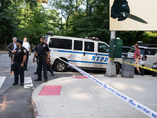 Asians Attacked In NY : न्यूयॉर्क (अमेरिका) येथे २ आशियाई वंशाच्या व्यक्तींवर चाकूने आक्रमण !