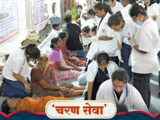 ‘चरणसेवा’ उपक्रमातून वारकरी सेवेची संतपरंपरा आणि आरोग्याचा मिलाप !