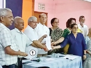 राष्ट्रपतींना पाठवायचे निवेदन साहित्यिकांकडून मराठी राजभाषा निर्धार समितीकडे सुपुर्द