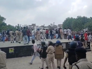 Bihar NEET Protest : बिहारच्या पाटलीपुत्र आणि सिवान येथे आंदोलनकर्त्याकडून पोलिसांवर दगडफेक : पोलीस अधीक्षक घायाळ