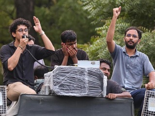 (म्हणे) ‘सध्या तळागाळातील युवकांमध्ये जागृती करण्याचेच आमचे ध्येय !’ – कॉकरोच जनता पक्ष